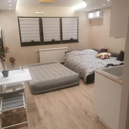 Airport Nest Apartment *